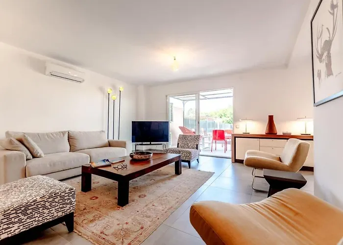 ヴィラ Les Mures L Pool & Garden L Shellter グリモー