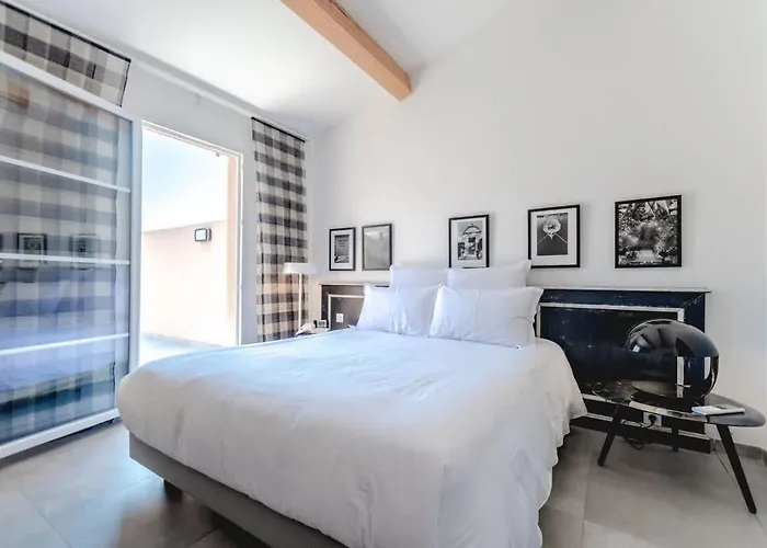 Les Mures L Pool & Garden L Shellter ヴィラ