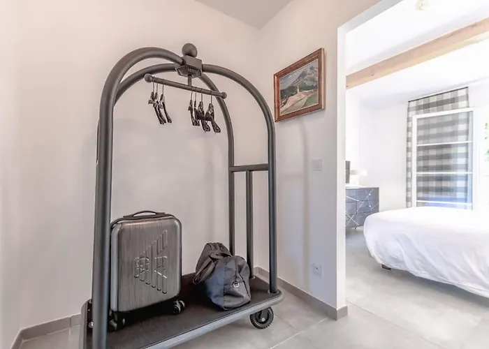 Les Mures L Pool & Garden L Shellter グリモー