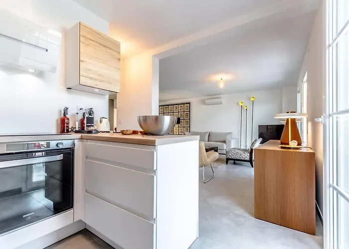 Les Mures L Pool & Garden L Shellter グリモー