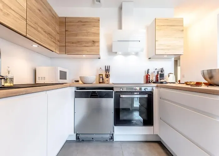 ヴィラ Les Mures L Pool & Garden L Shellter グリモー