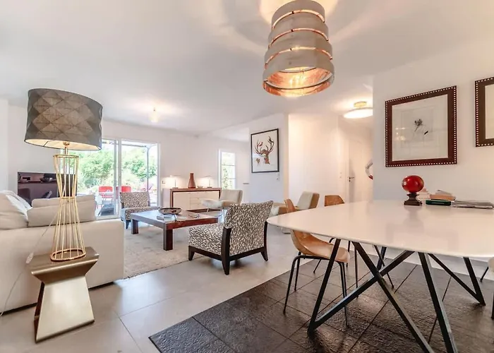 Les Mures L Pool & Garden L Shellter *