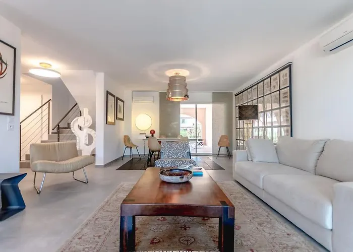 Les Mures L Pool & Garden L Shellter * グリモー