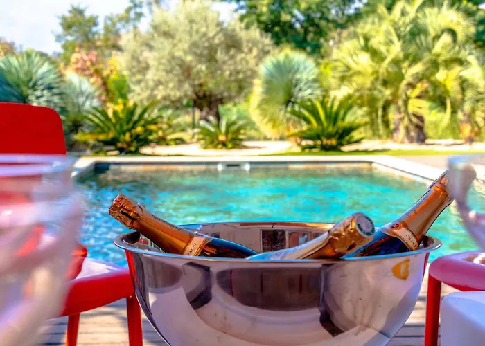 ヴィラ Les Mures L Pool & Garden L Shellter グリモー